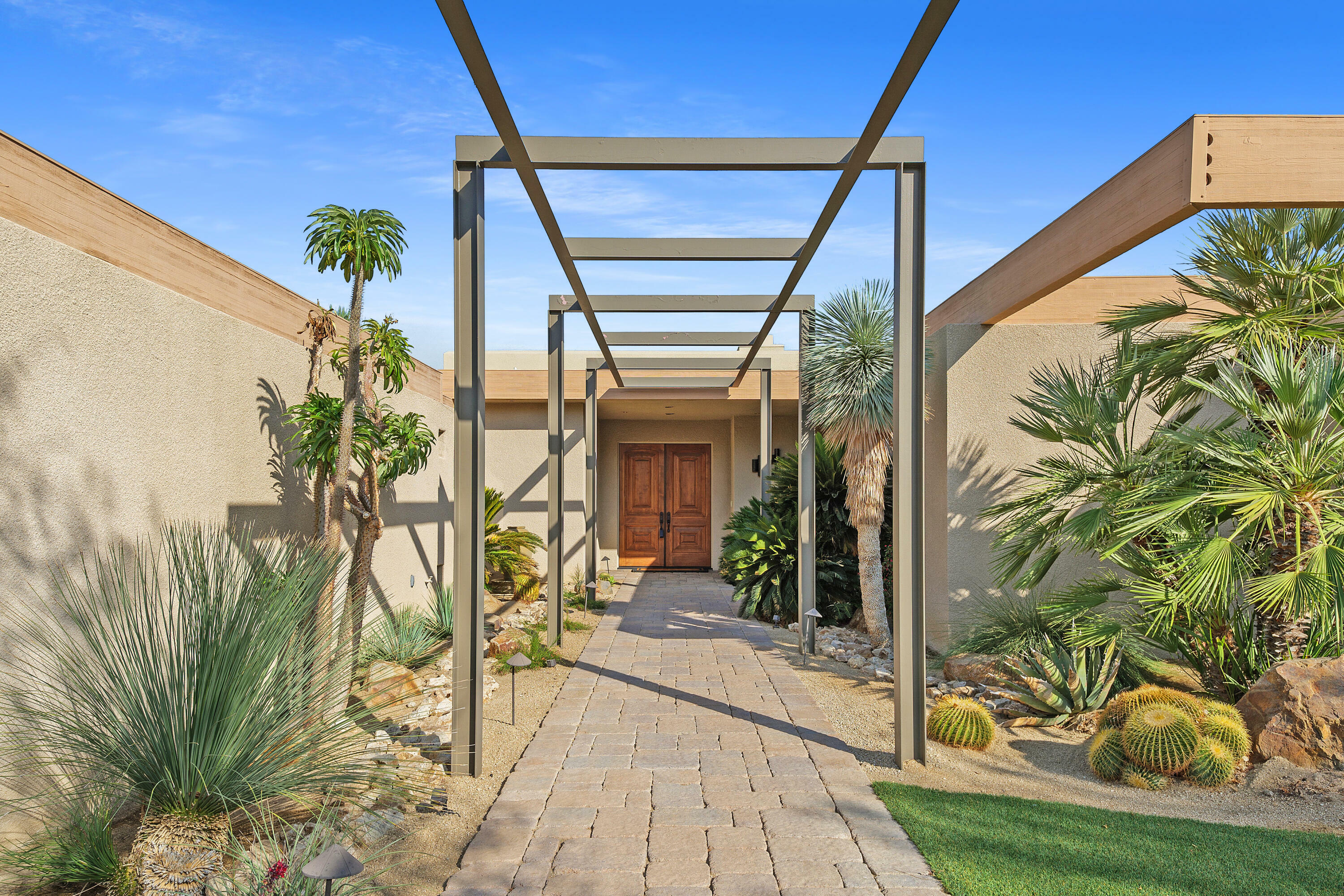 Property Photo: 73481 Mariposa Drive CA 92260