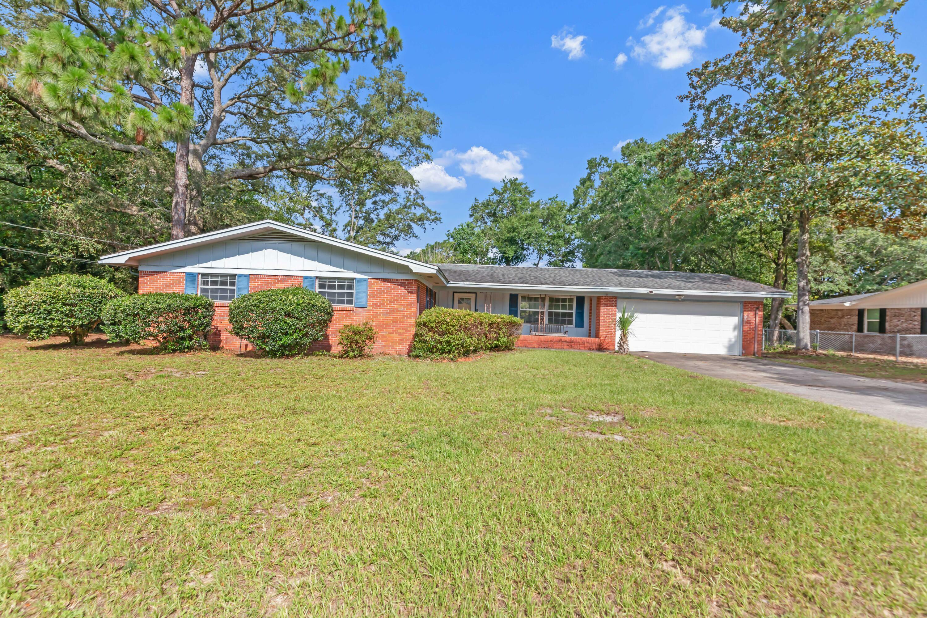 Property Photo: 19 Bayview Drive FL 32579