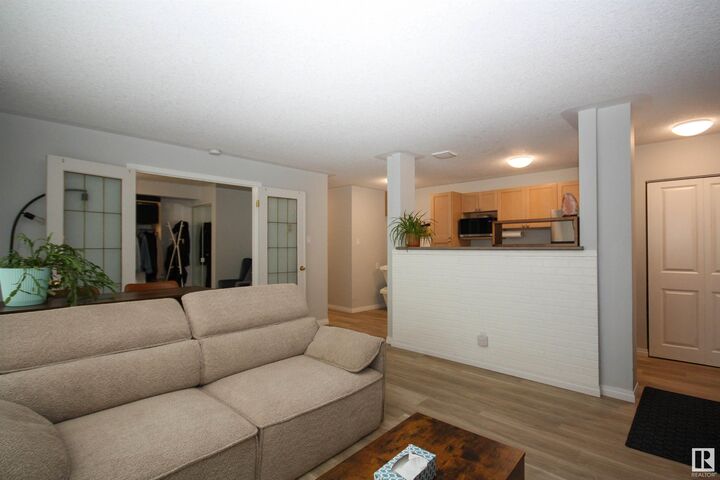 Property Photo:  11008 124 Street NW 1  AB T5M 0J4 