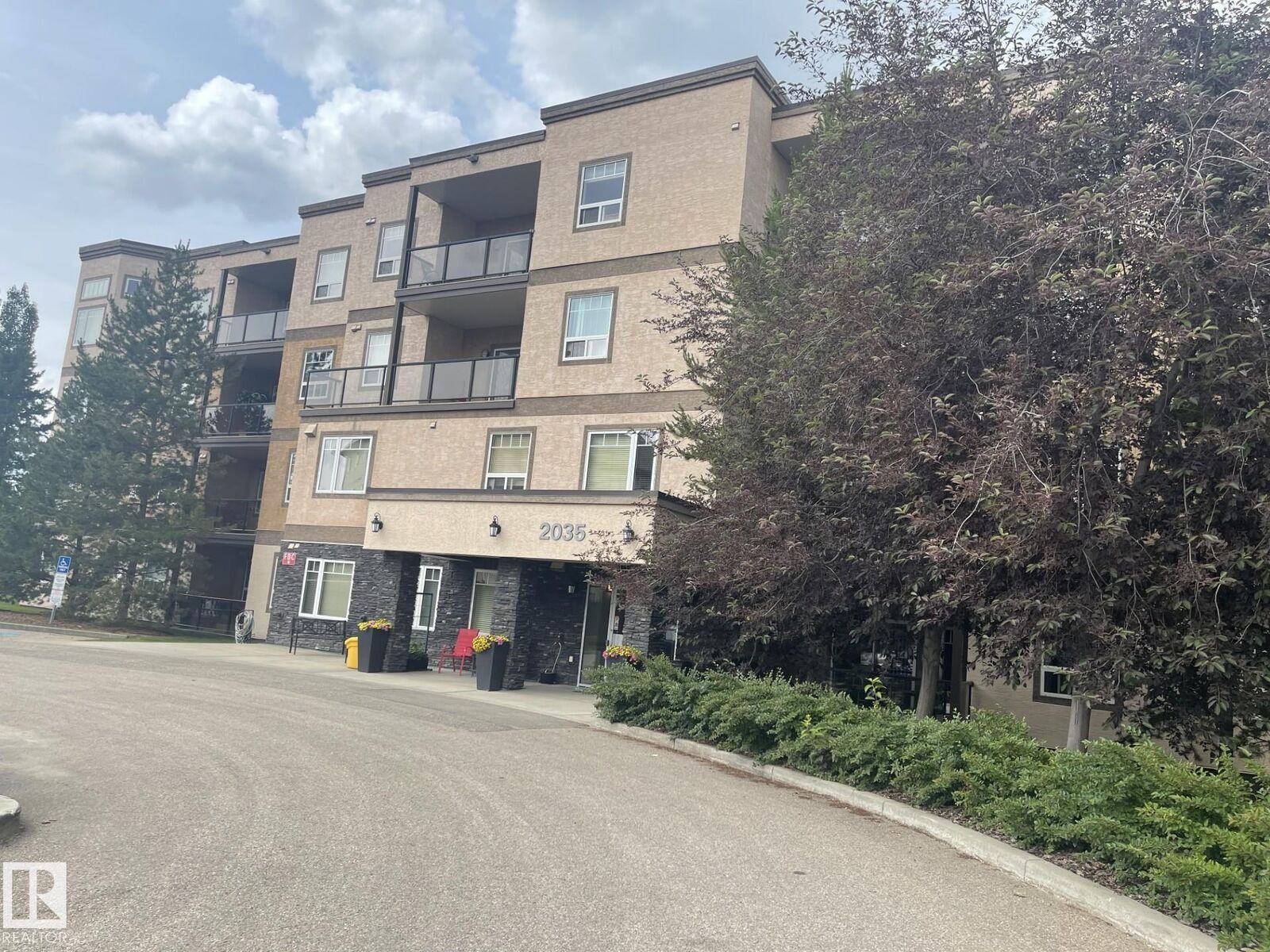 Photo de la propriété: 2035 Grantham Court NW 105 AB T5T 3X4