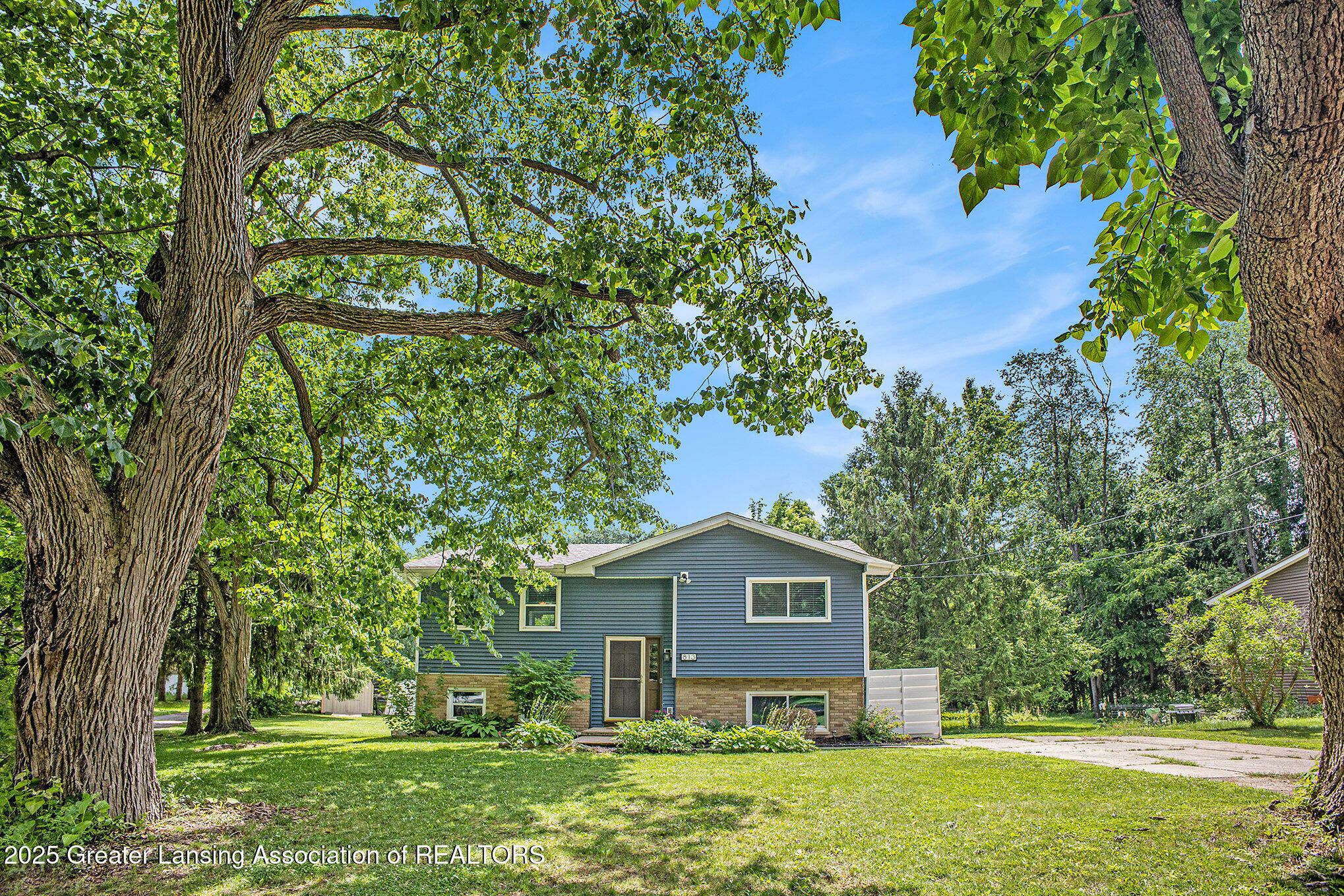 Property Photo: 813 W Main Street MI 48837