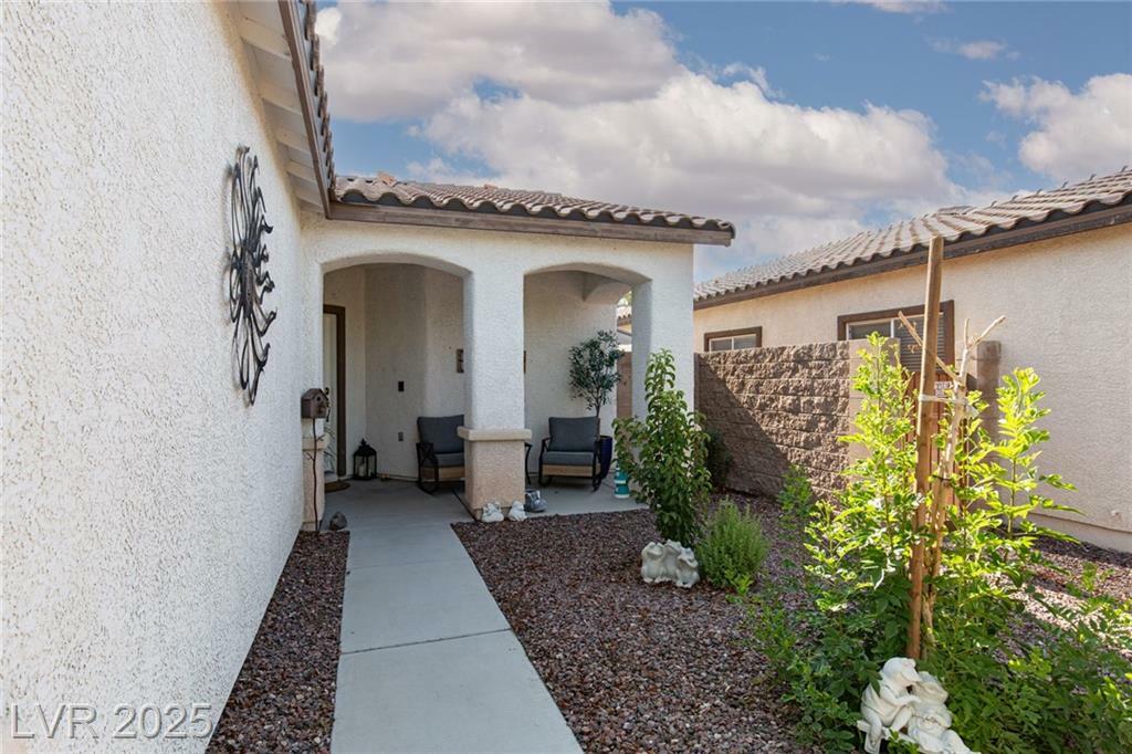 Property Photo:  