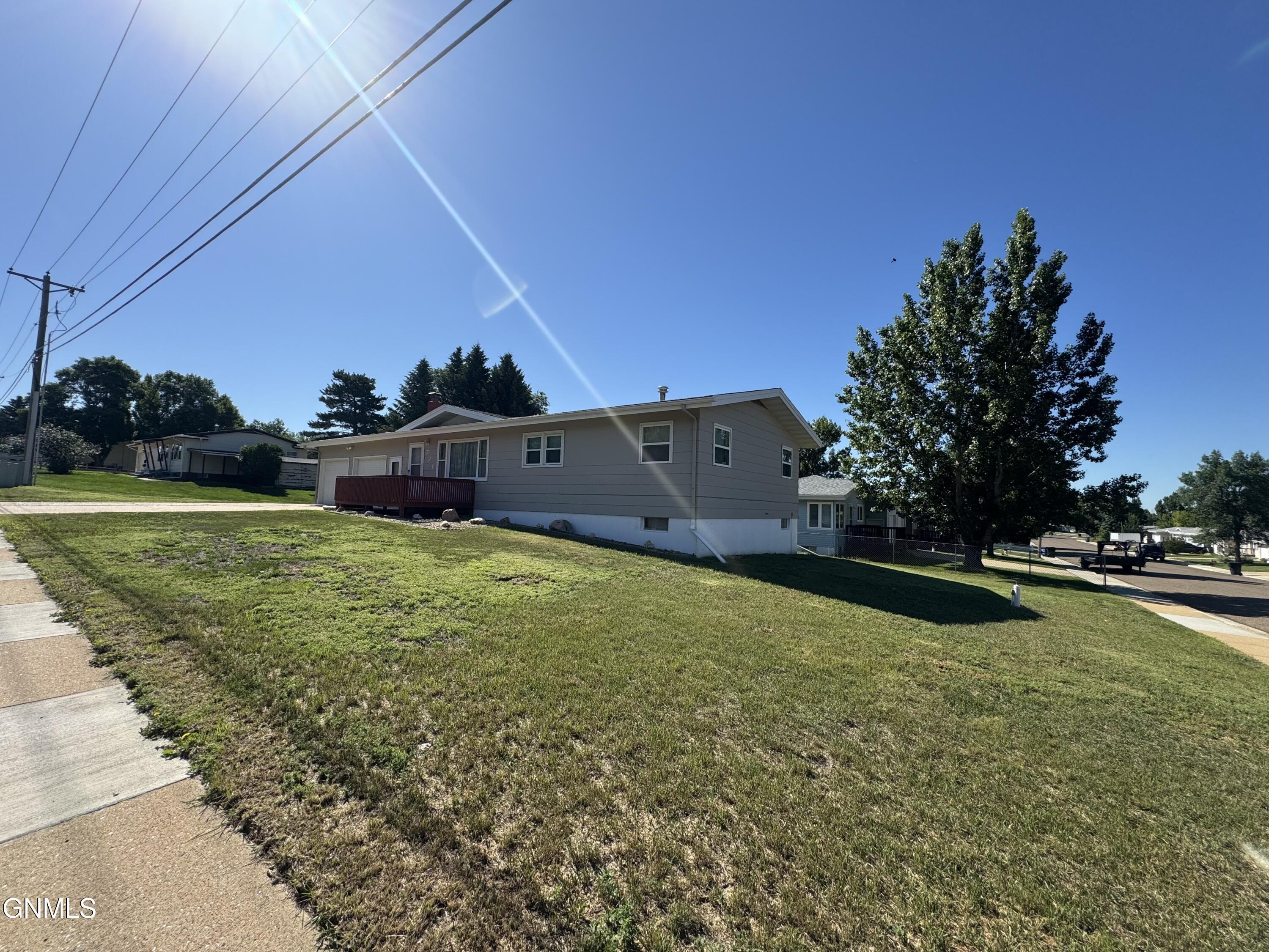 Property Photo: 724 10th Street E ND 58601