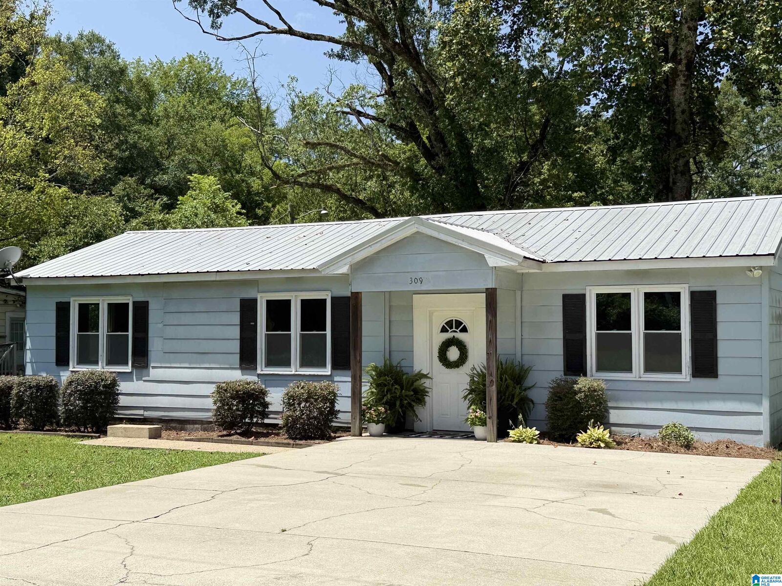 Property Photo: 309 Robinson Street AL 35146