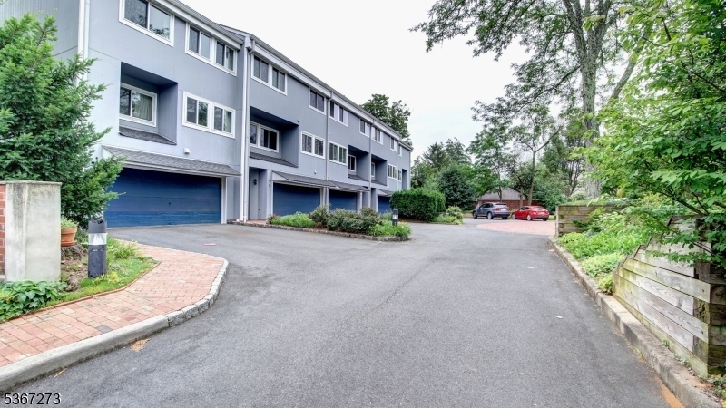 Property Photo: 27 Richard Ct NJ 08540