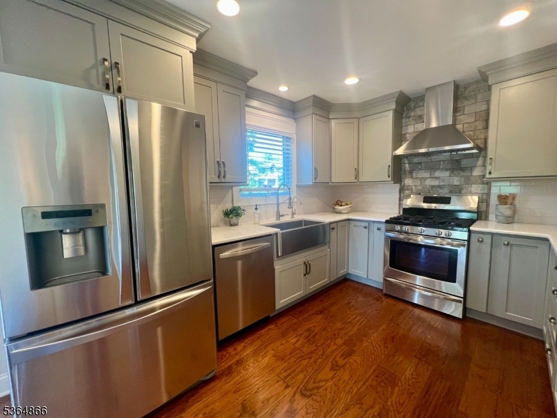56 Elm Ter  Raritan Twp. NJ 08822 photo