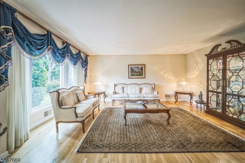 Property Photo: 14 Greensview Dr NJ 07076