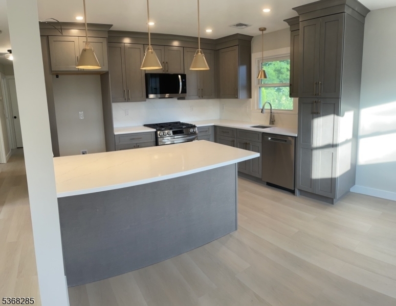 Property Photo:  1512 Franklin St 2  NJ 07065 