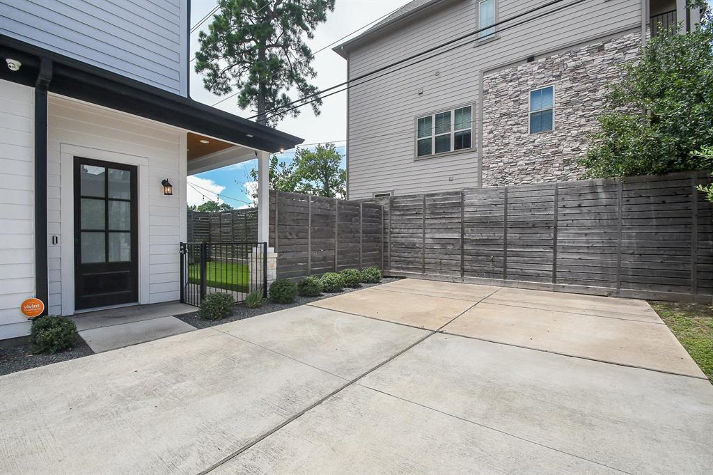 Property Photo: 1315 Wycliffe Drive TX 77043