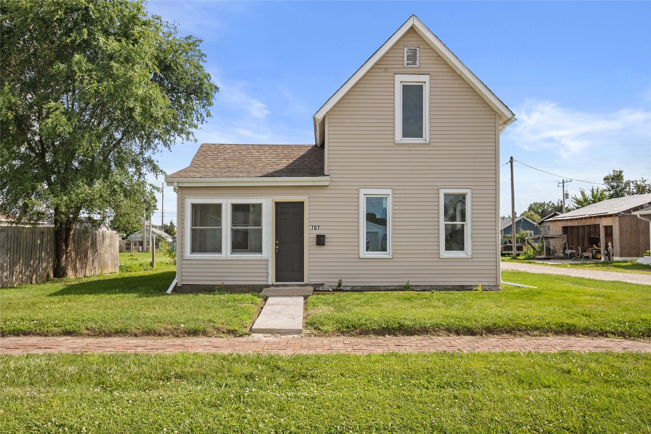 Property Photo: 707 Bromley Street IA 50158