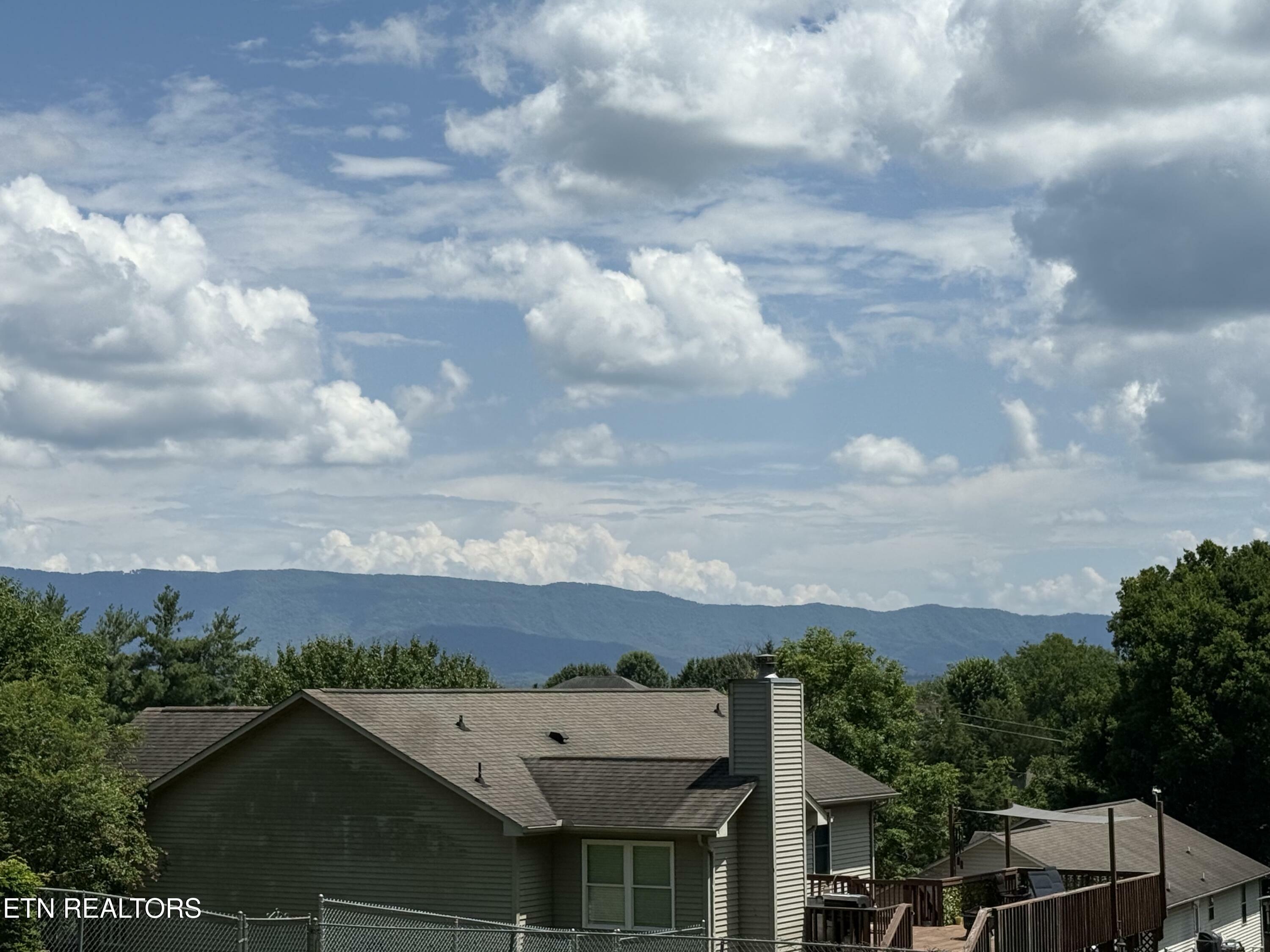 Property Photo: 717 Clydesdale Ave TN 37865