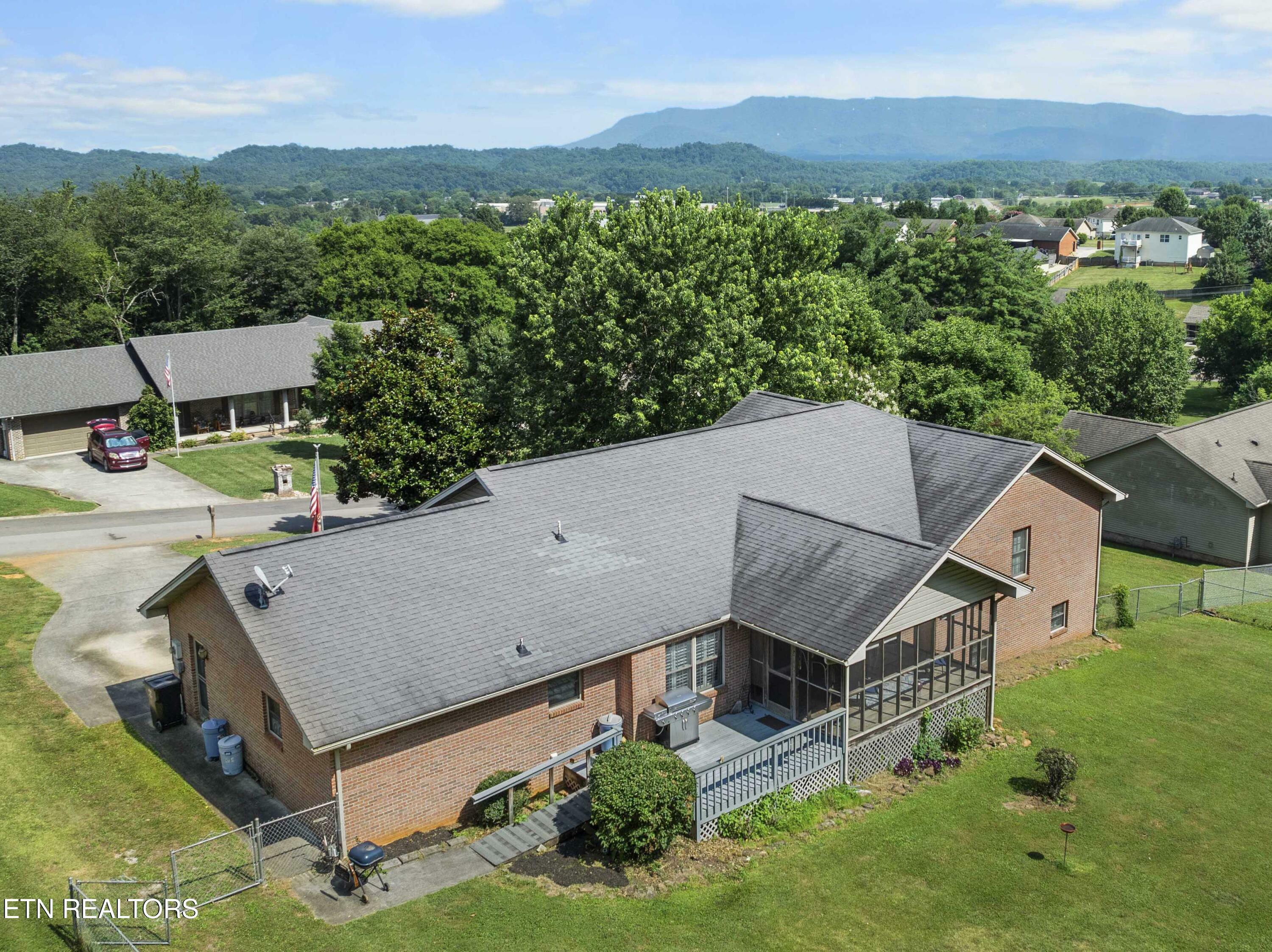 Property Photo: 717 Clydesdale Ave TN 37865