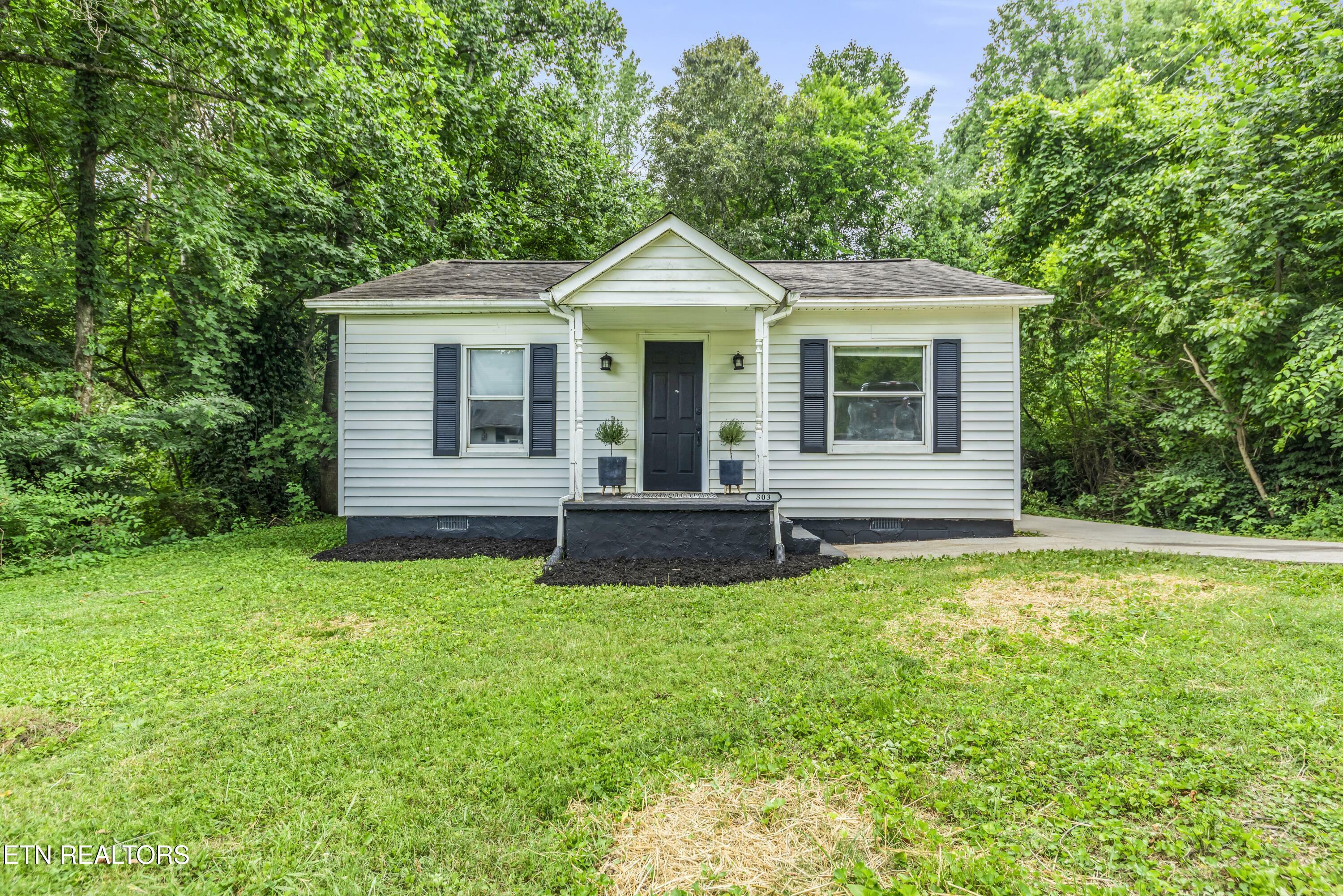 Property Photo: 303 N Walnut St TN 37771