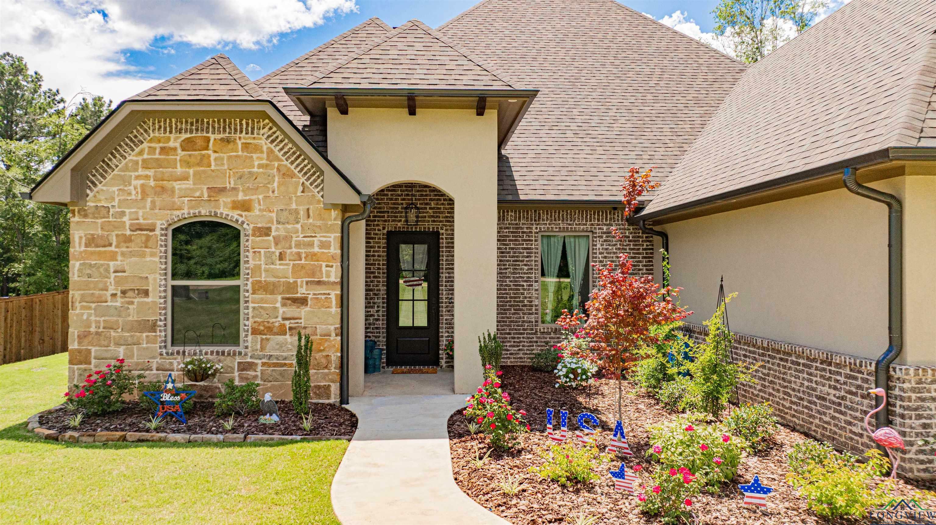 Property Photo:  125 Thorn Briar  TX 75602 