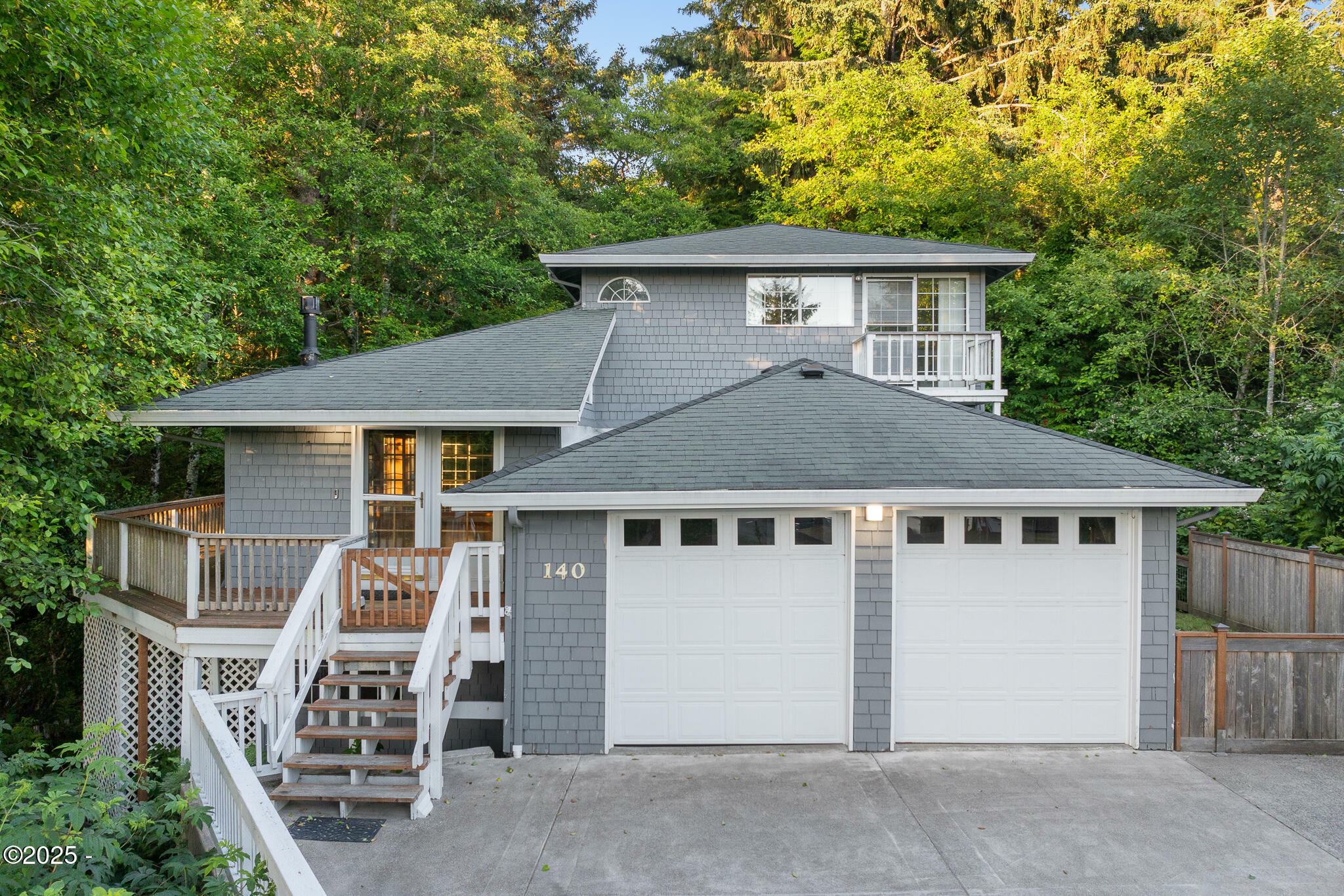Property Photo: 140 SE Bayview Avenue OR 97341