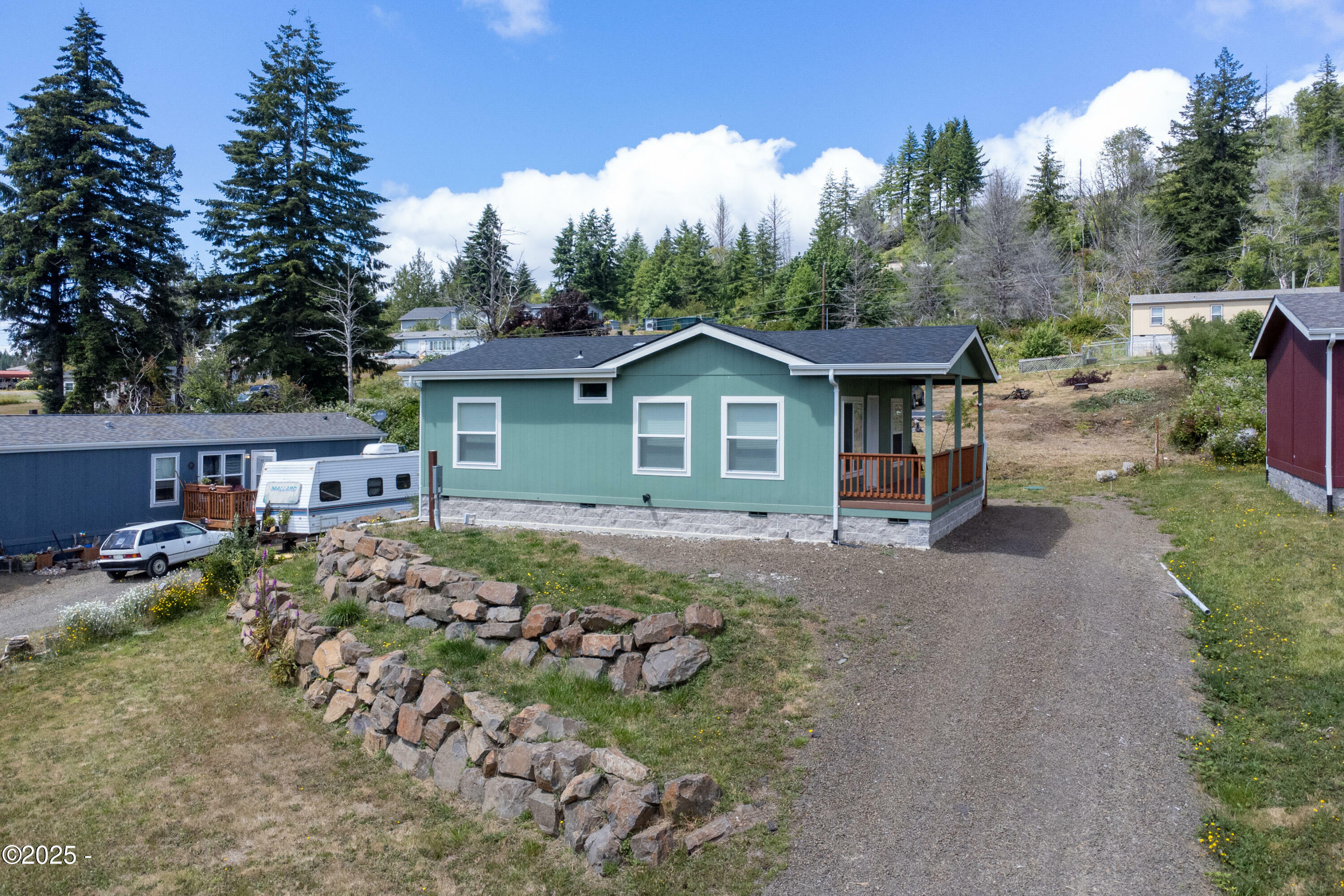 Property Photo: 279 N Fawn Drive OR 97368
