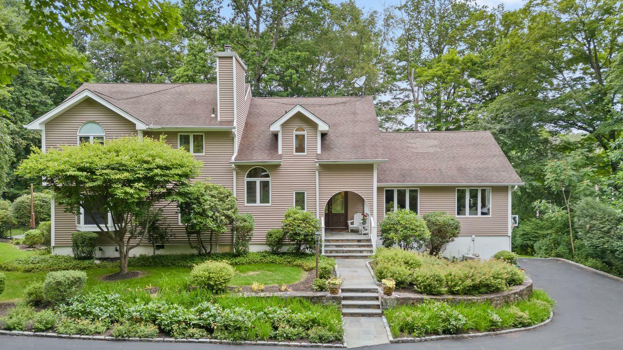 Property Photo: 5 Plum Court NY 10536