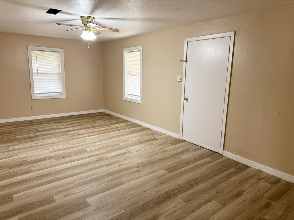 Property Photo:  709 Pine Avenue  TX 75979 