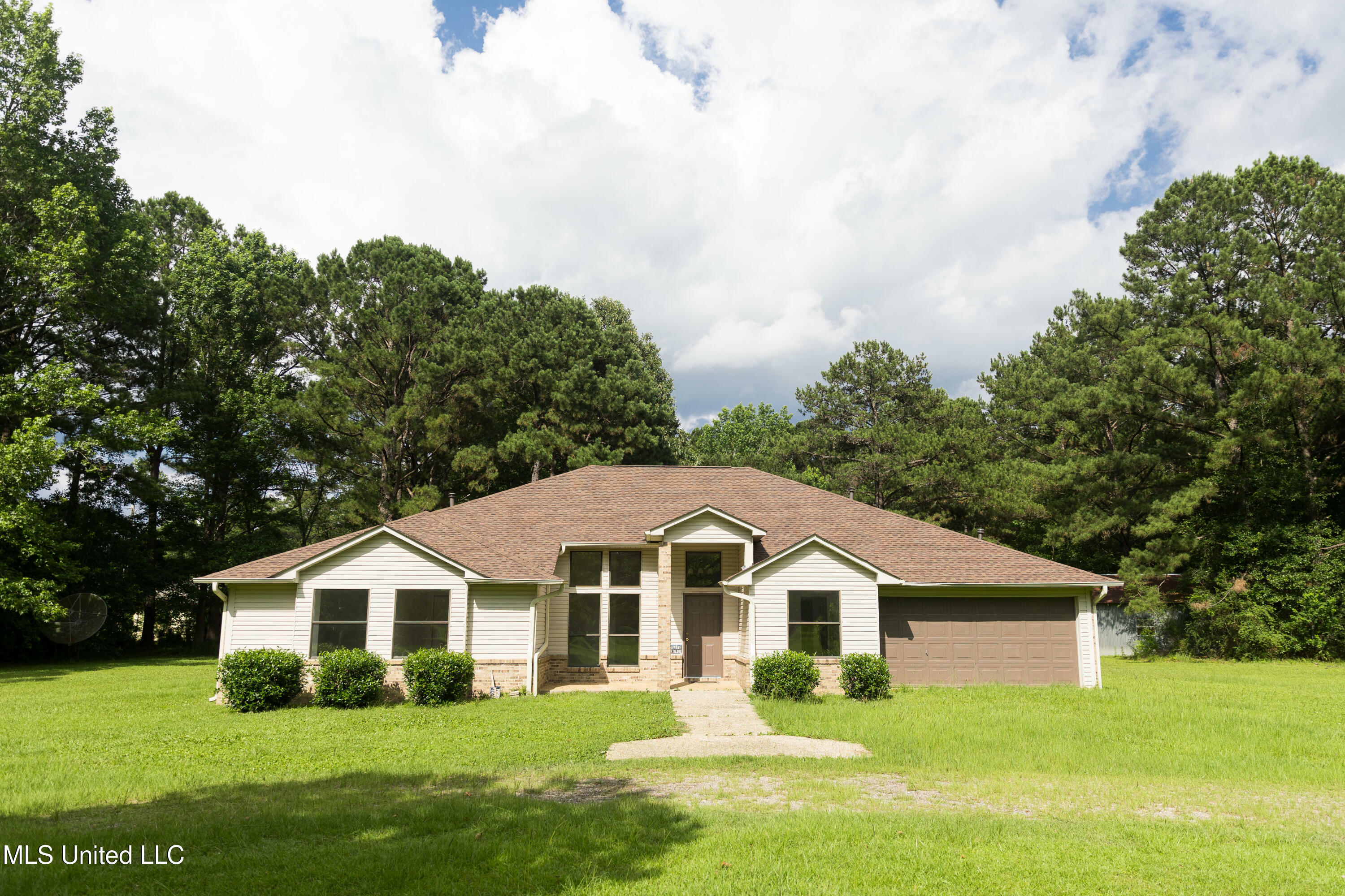 14208 Mount Pleasant Road  Vancleave MS 39565 photo