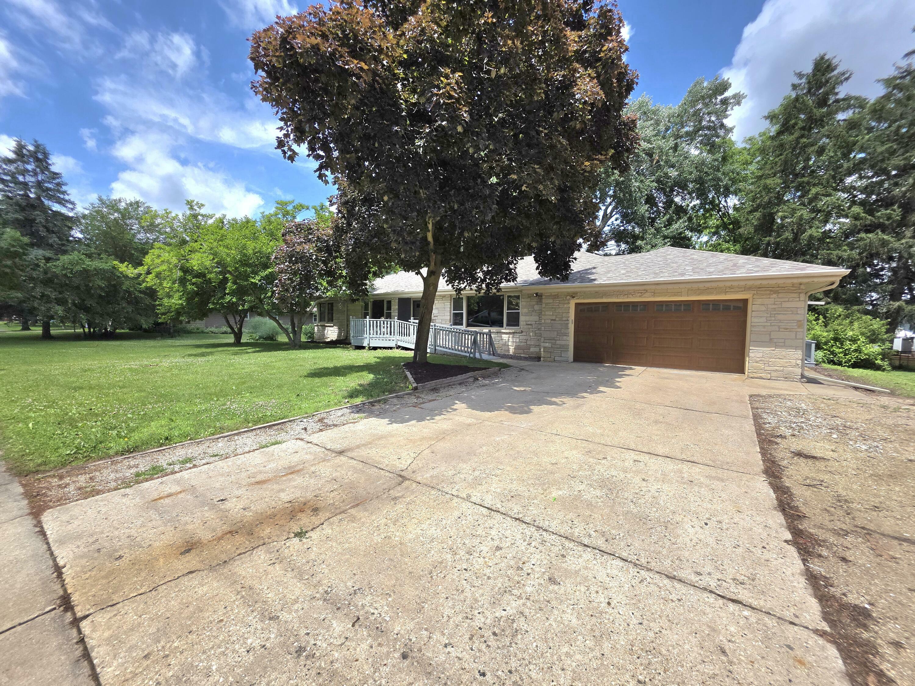 Property Photo: 704 E Main St WI 53185