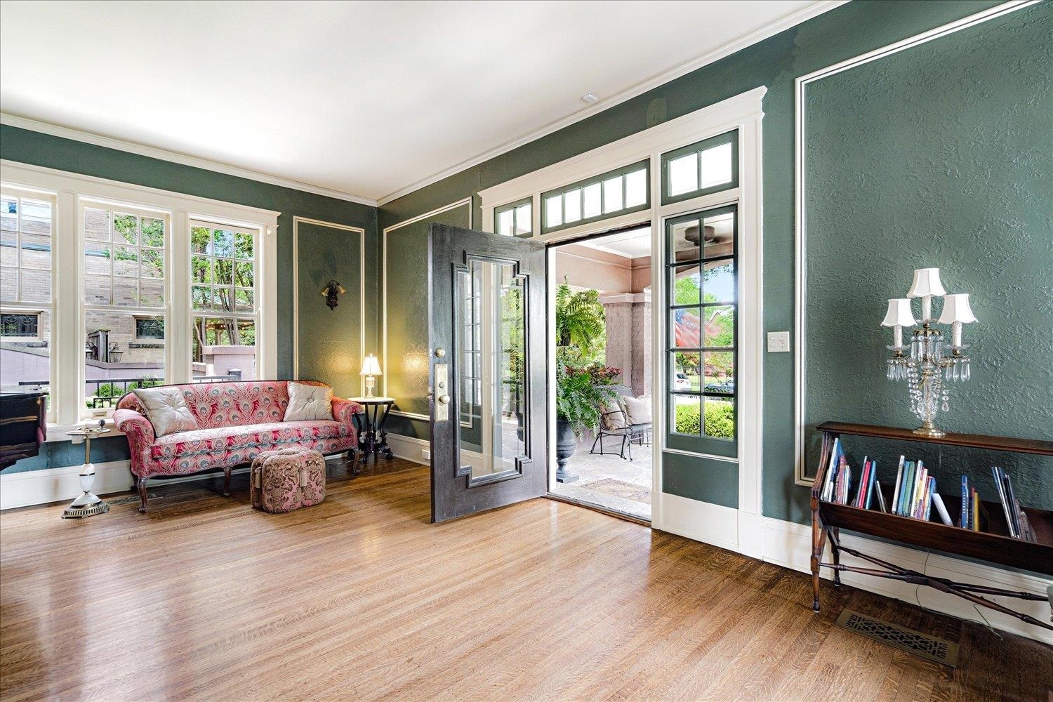 Property Photo: 1839 Overton Park Ave TN 38112
