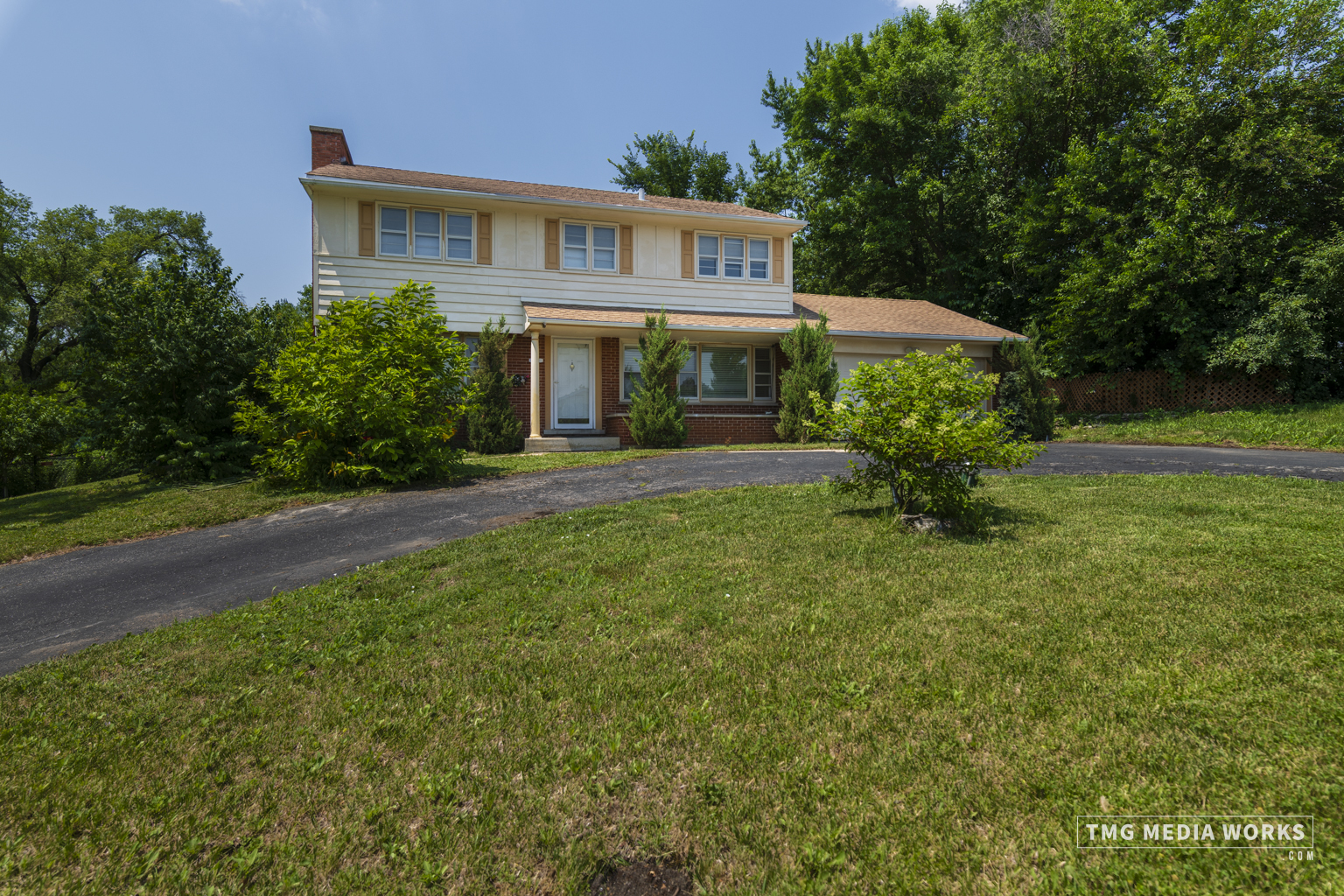 Property Photo: 3S138 Park Boulevard IL 60137
