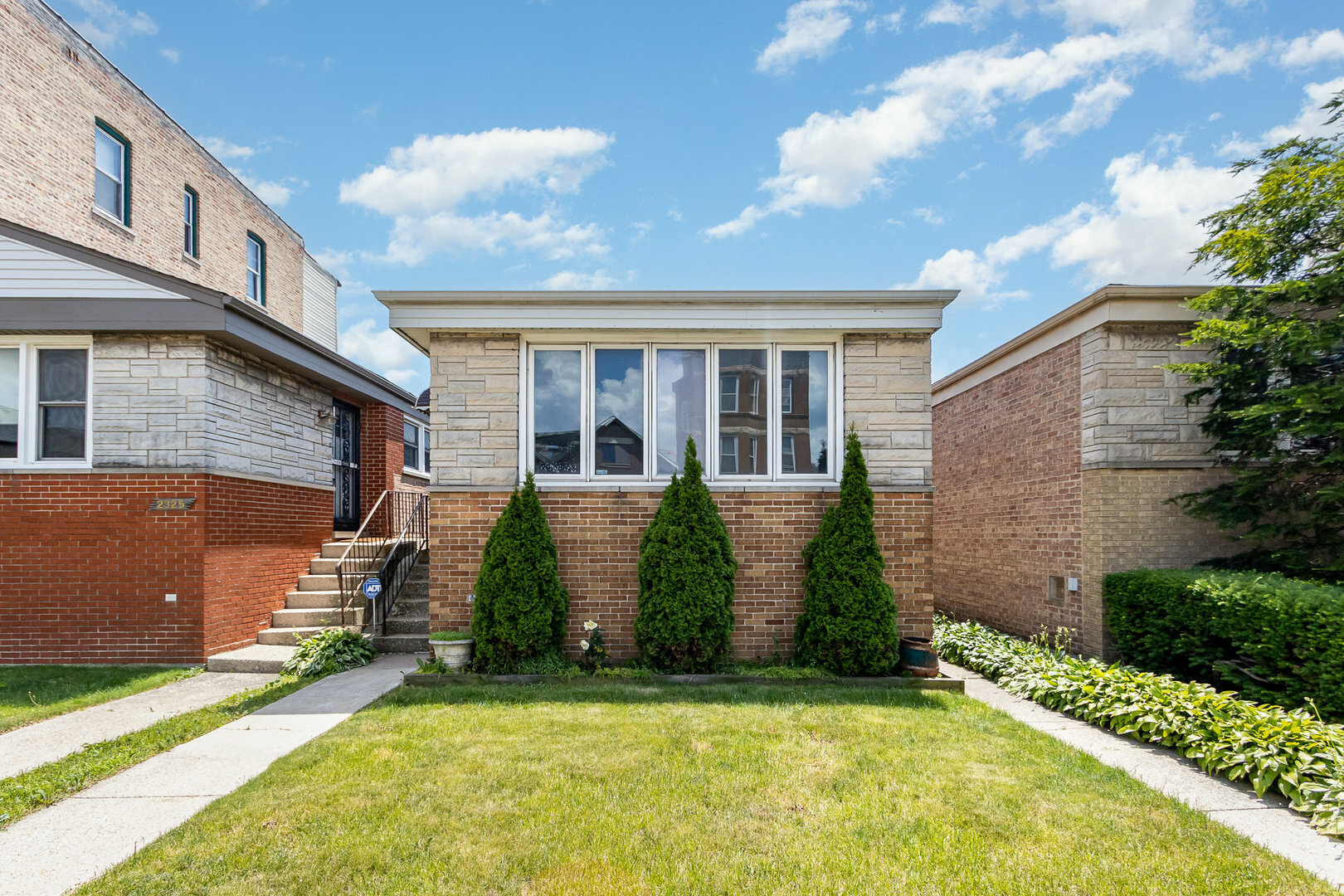 Property Photo: 2327 W 21st Street IL 60608