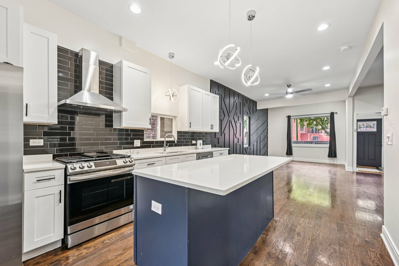 Property Photo: 6547 S Langley Avenue IL 60637