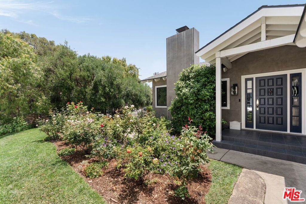 Property Photo: 321 N Van Ness Avenue CA 90004