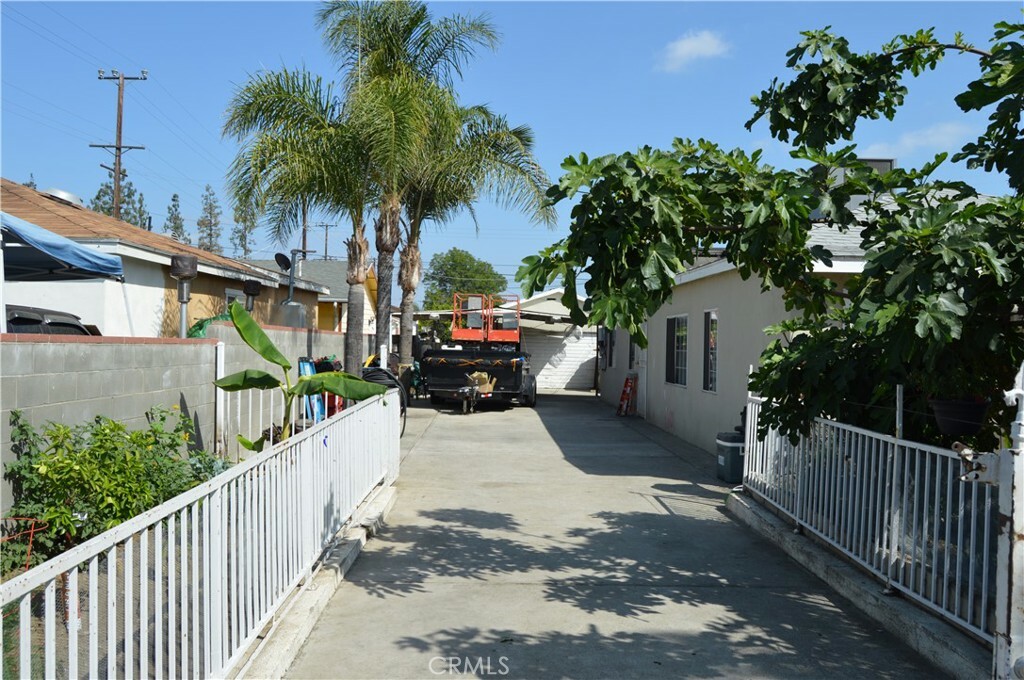 Property Photo: 13104 Hoyt Street CA 91331