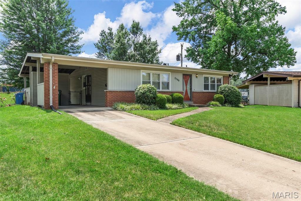Property Photo: 2700 Suffolk Place MO 63033