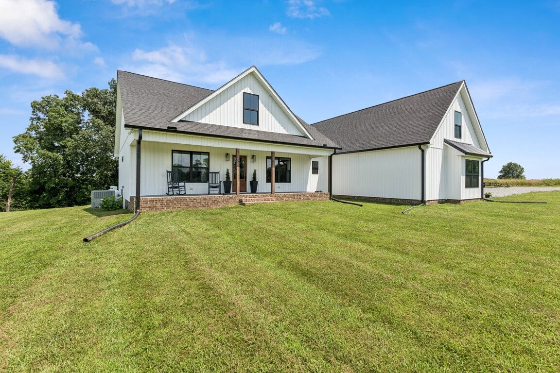 Property Photo: 2590 Oakdale Rd TN 37186