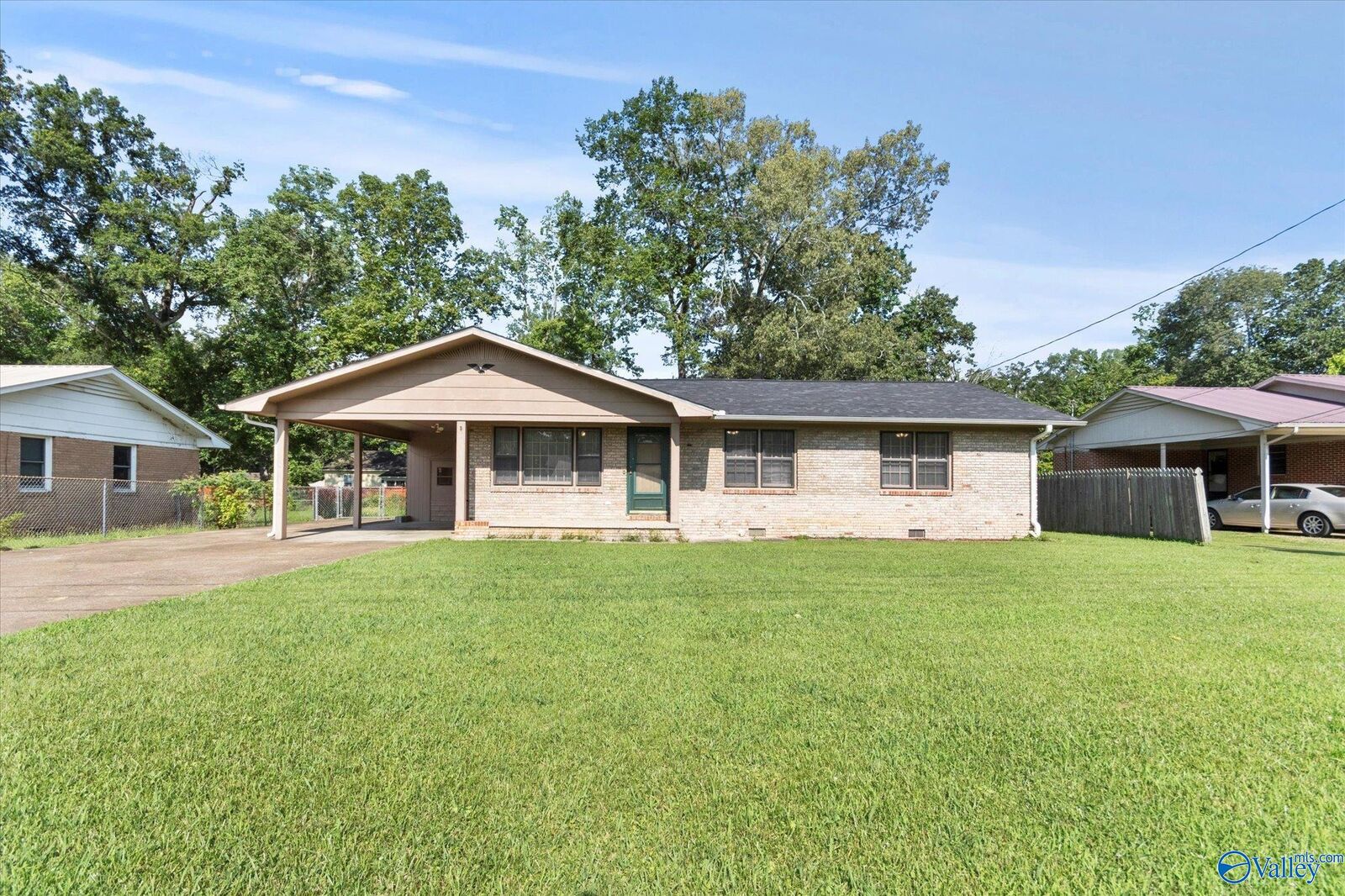 Property Photo:  322 Sharon Street  AL 35768 