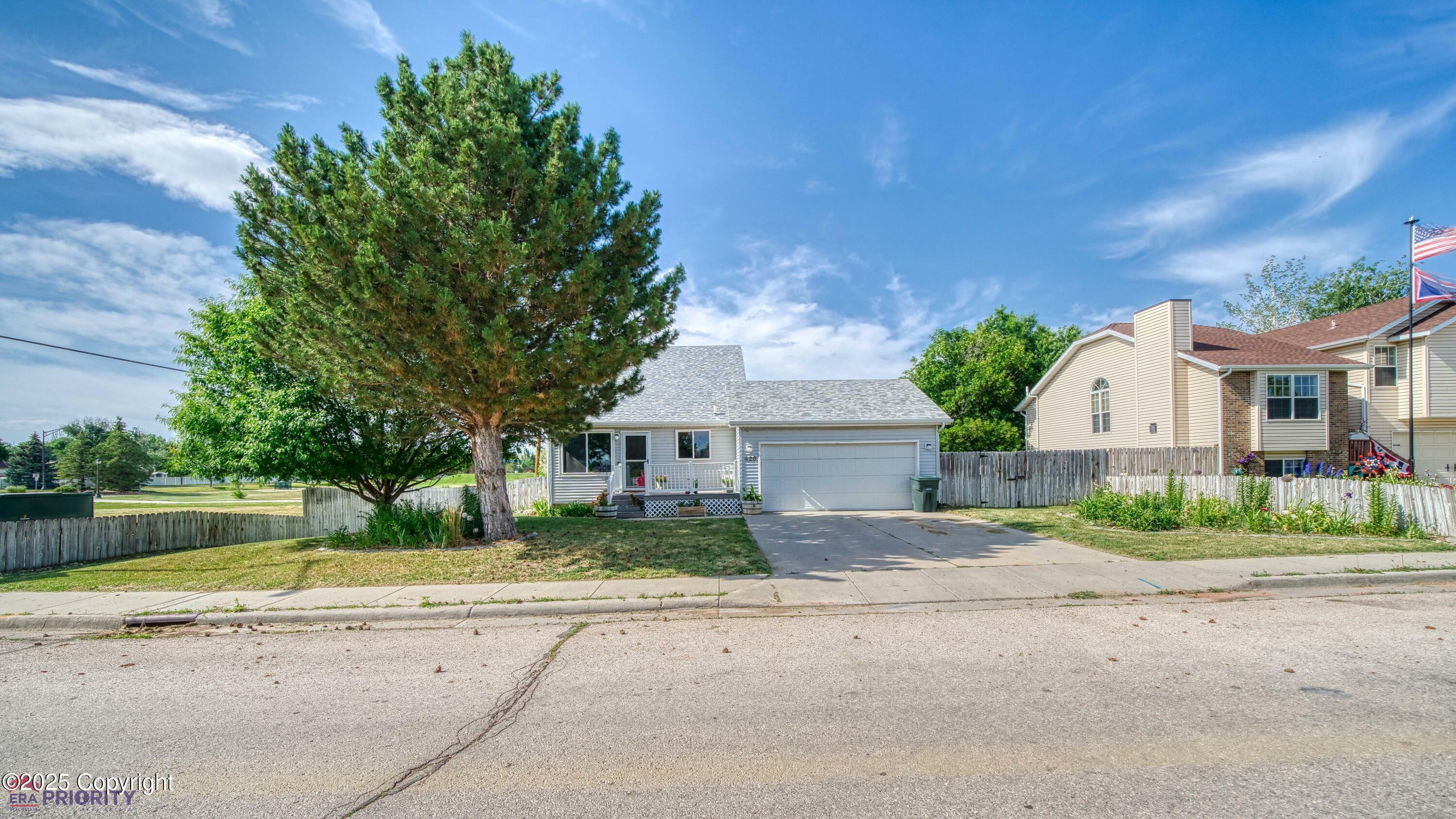 428 Walnut St W  Gillette WY 82718 photo