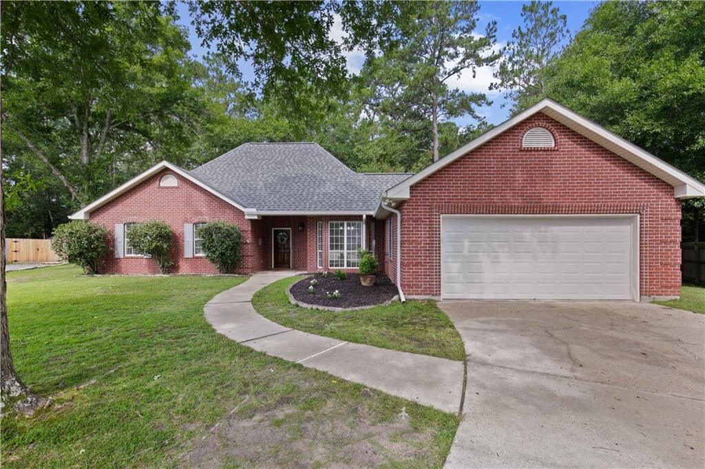 Property Photo:  1024 Trail Court  LA 70448 