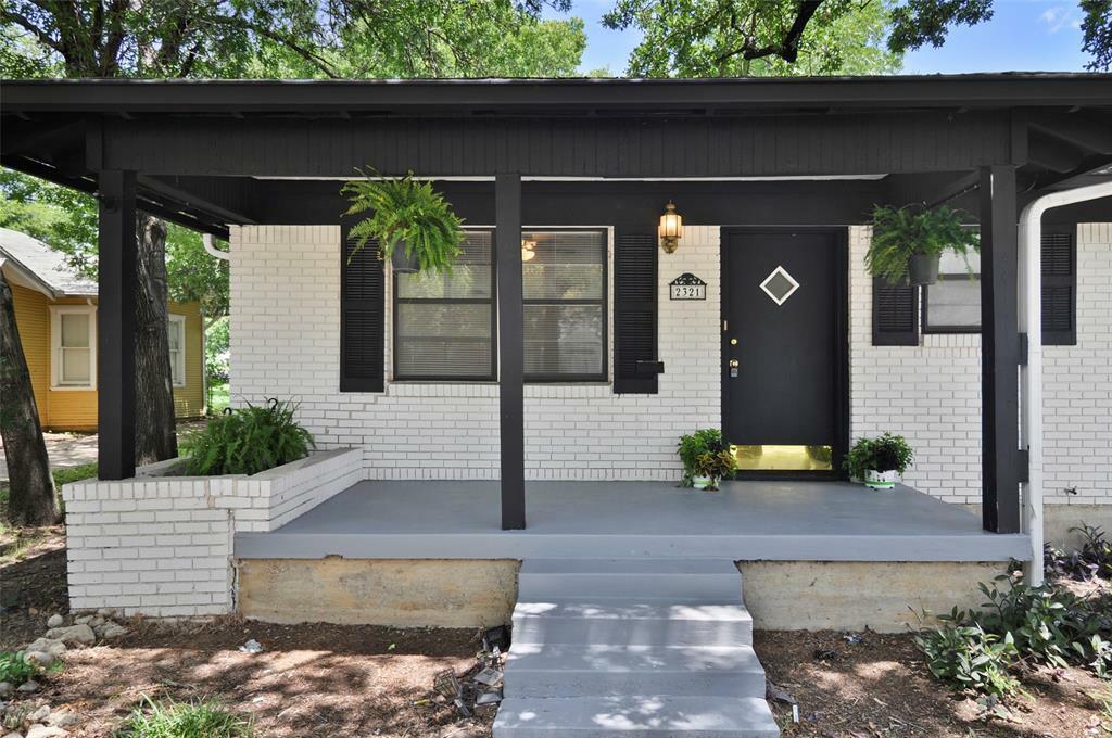 Property Photo: 2321 Honeysuckle Avenue TX 76111