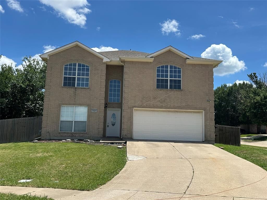 Property Photo: 5903 Naravista Drive TX 75249