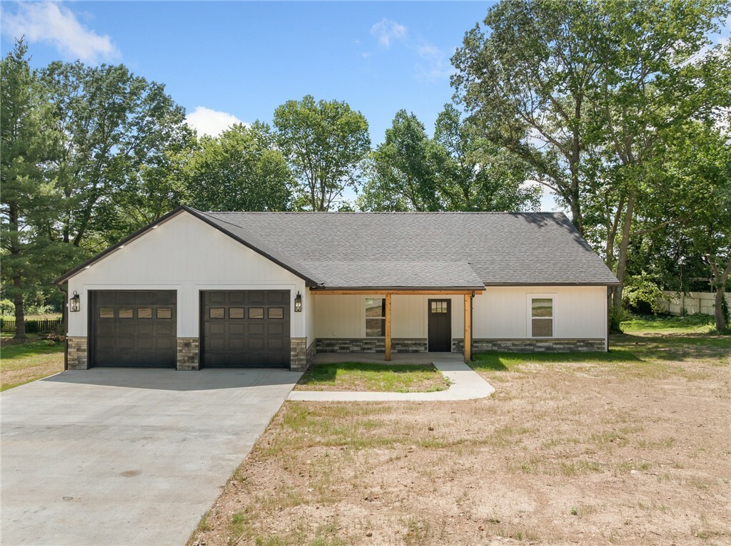Property Photo: 1348 Columbine Cove AR 72601