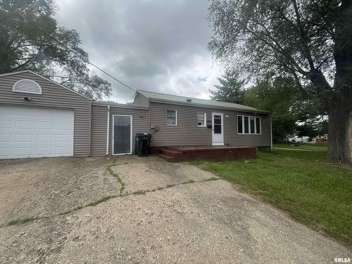 1400 S 12th Street  Pekin IL 61554 photo