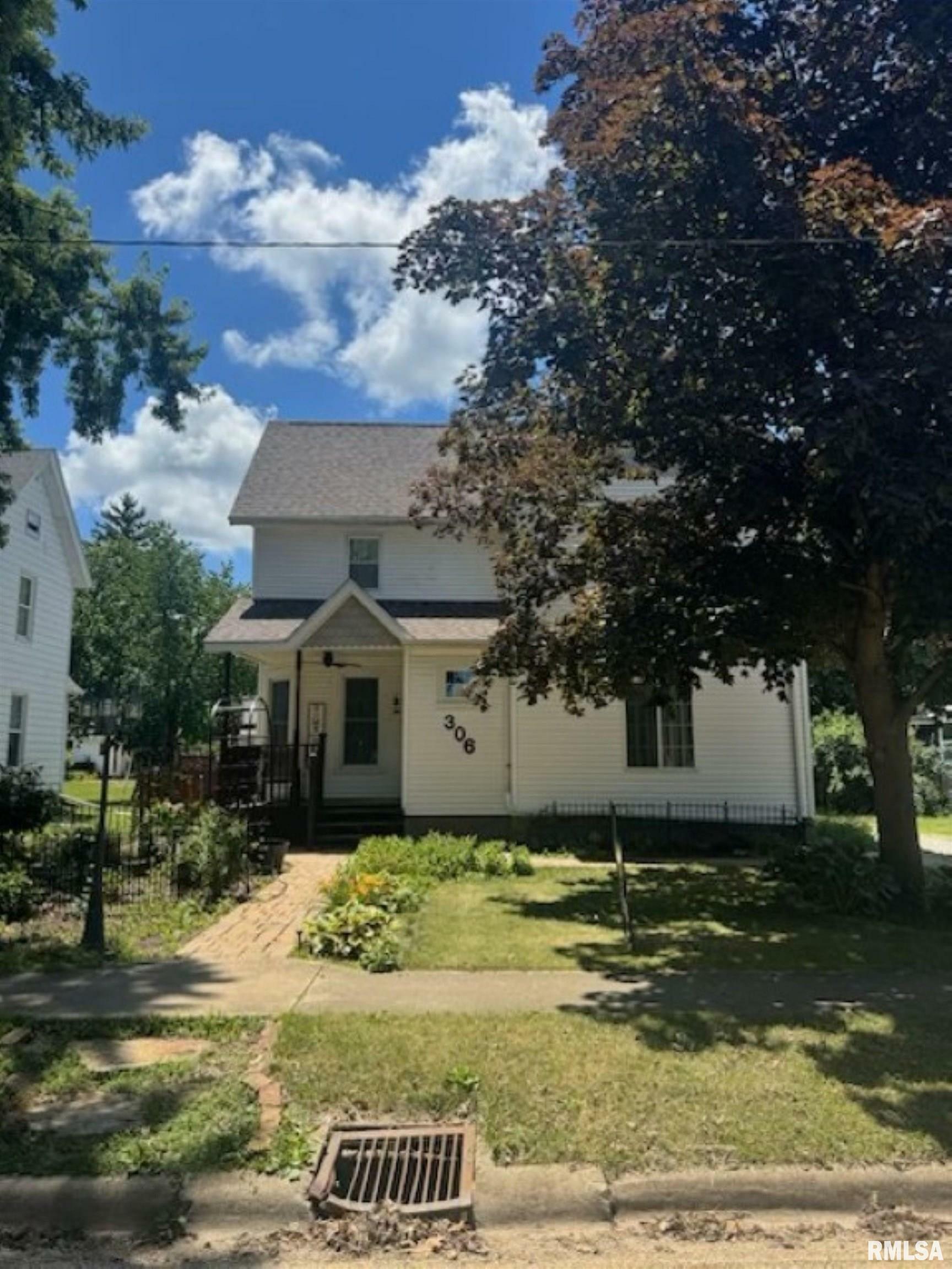 Property Photo:  306 W Fremont Street  IL 61529 