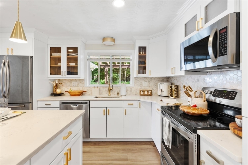 Property Photo: 21 Savoy Rd 21 MA 01701