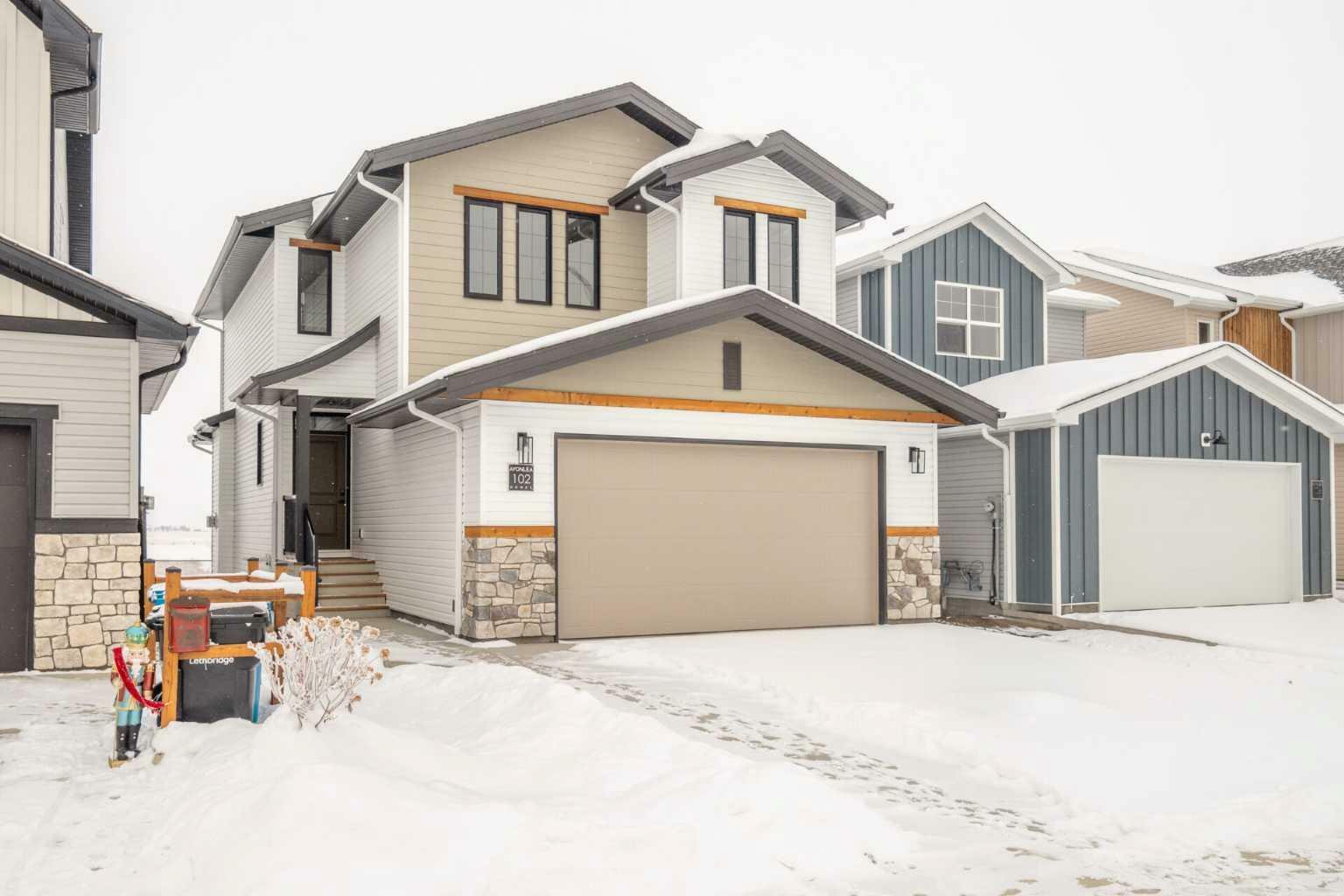Property Photo: 718 Violet Place W AB T1J 5V1