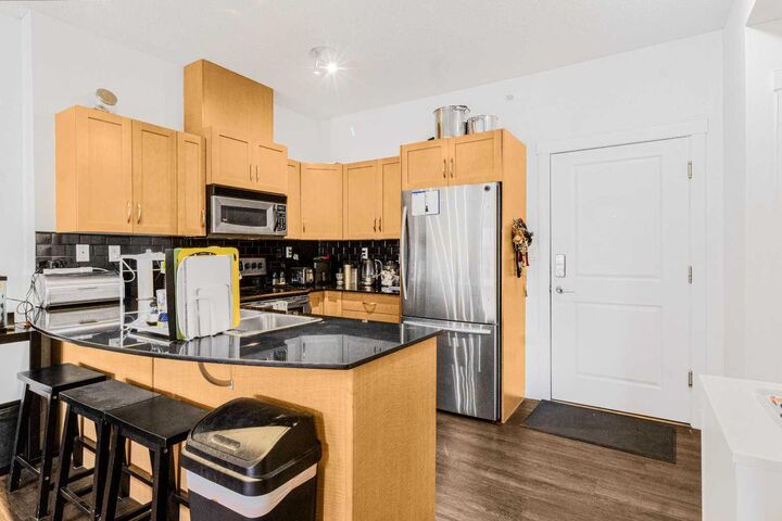 5605 Henwood Street SW 3212  Calgary AB T3E 7R2 photo