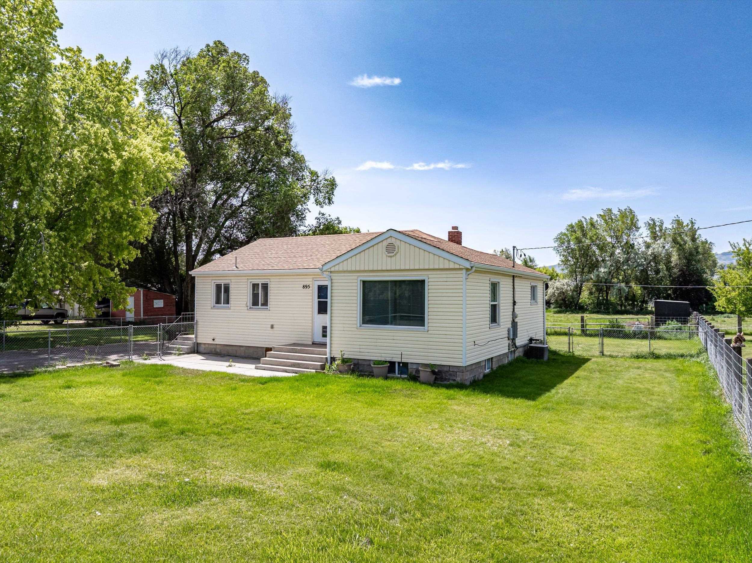 Property Photo: 895 Berryman ID 83201