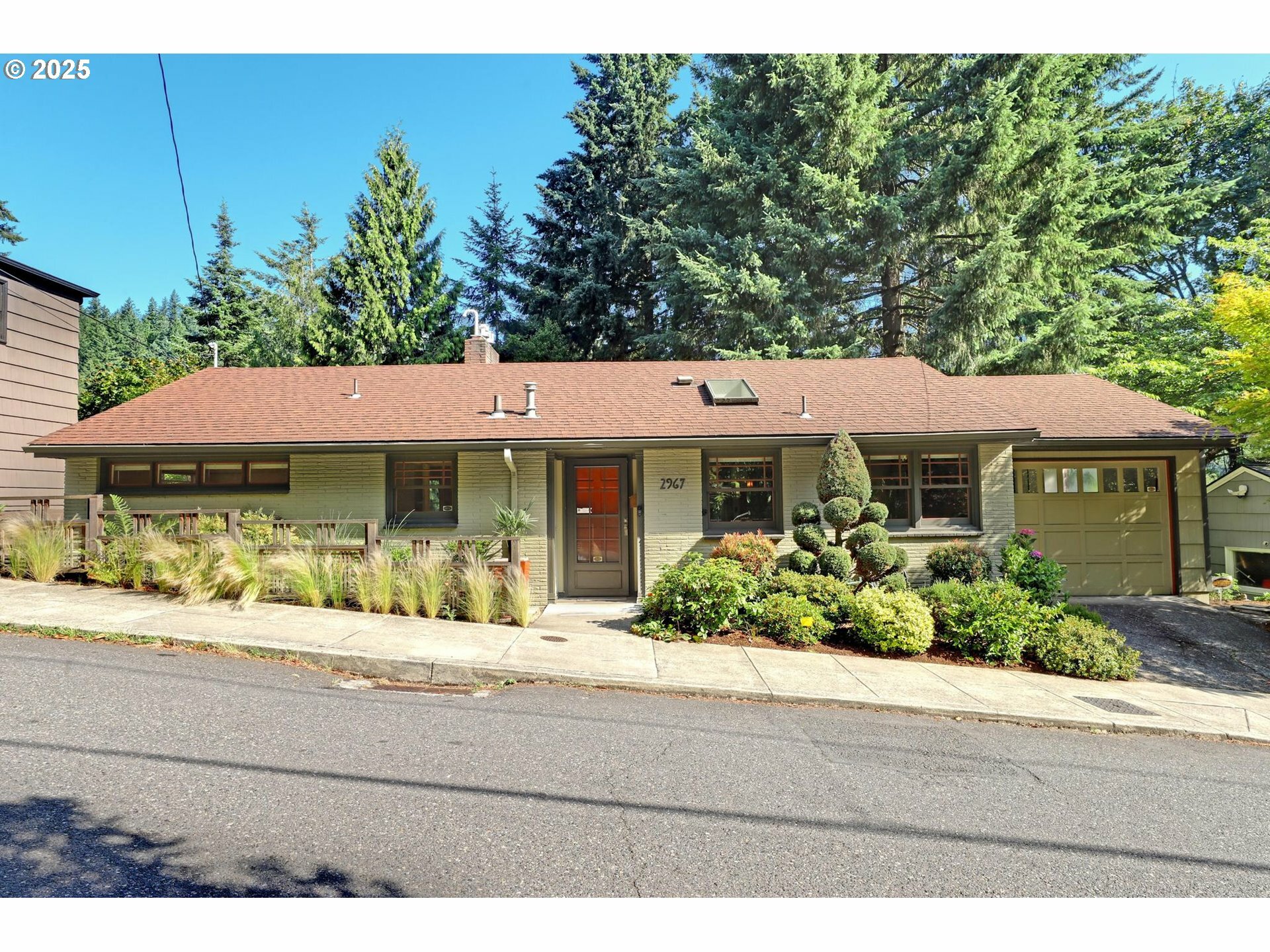 Property Photo: 2967 SW Champlain Dr OR 97205
