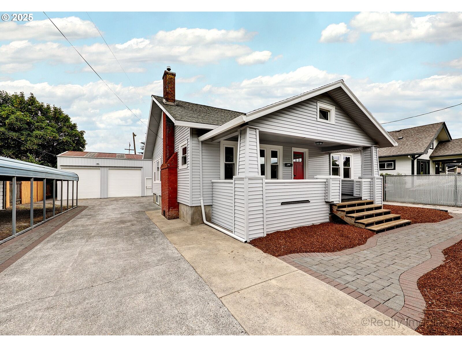 Property Photo:  237 SE 83rd Ave  OR 97216 