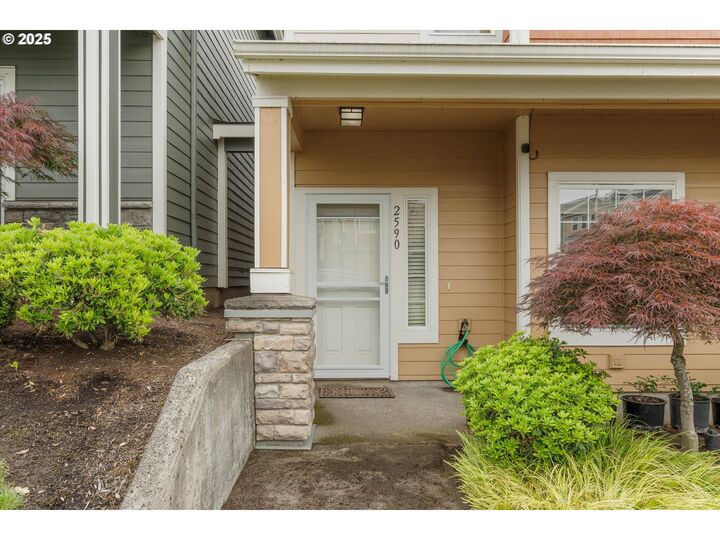 Property Photo: 2590 NW 2nd Ter OR 97030