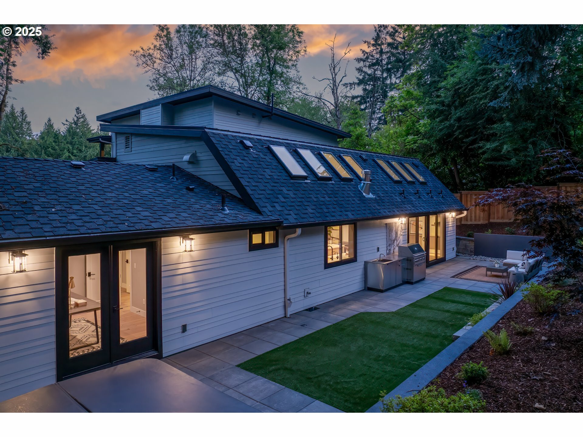 Property Photo:  15370 Twin Fir Rd  OR 97035 