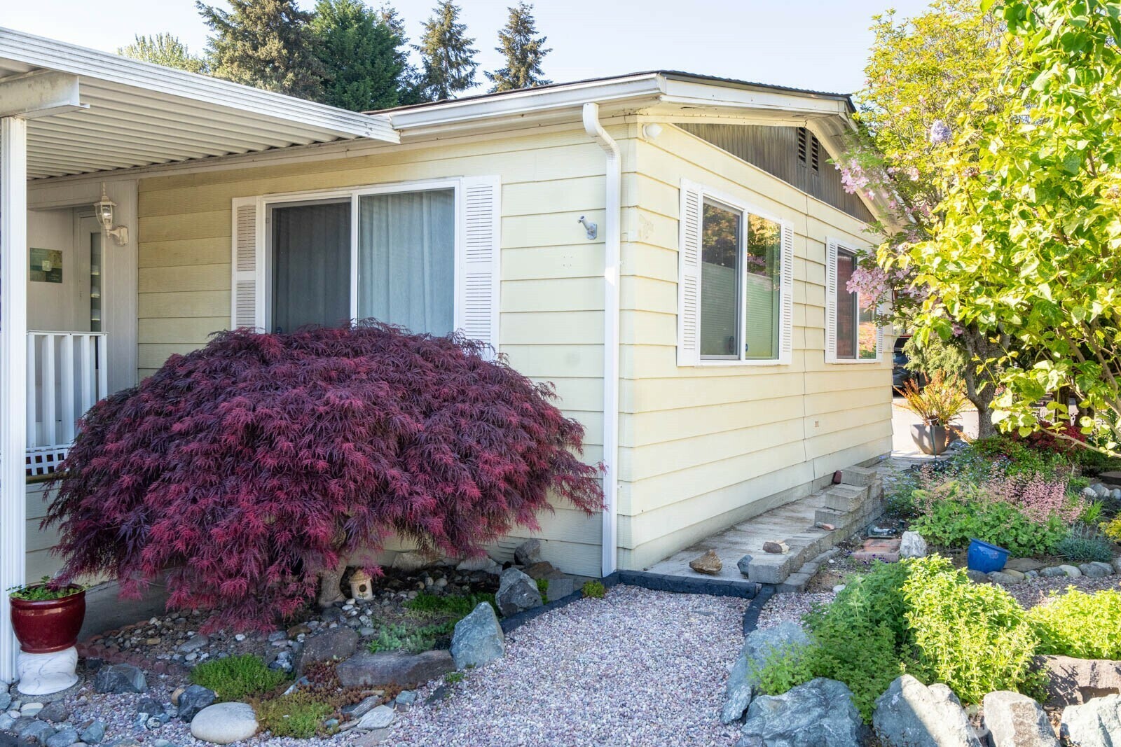 Property Photo: 1121 244th Street SW 49 WA 98021
