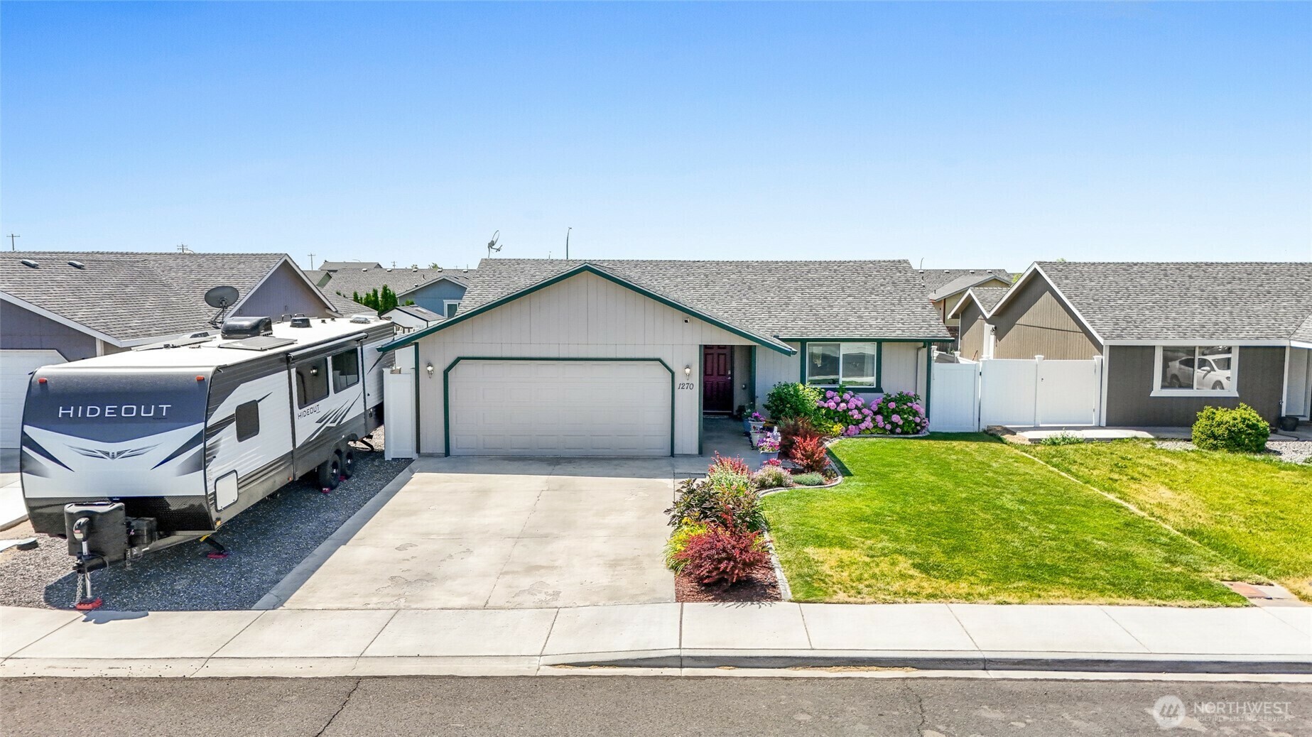 Property Photo:  1270 E Birch Street  WA 99344 